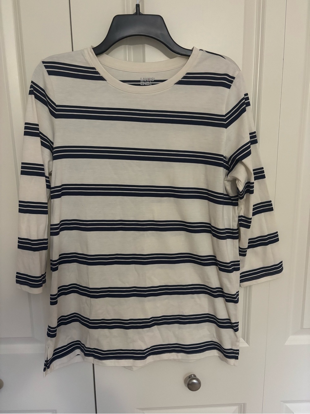 Women’s lands end cream navy blue striped cotton blouse size small 6/8.